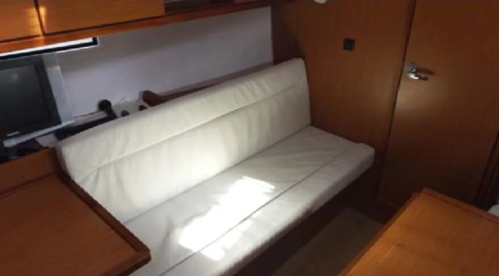 Yacht BAVARIA Cruiser 36 - Kiwi