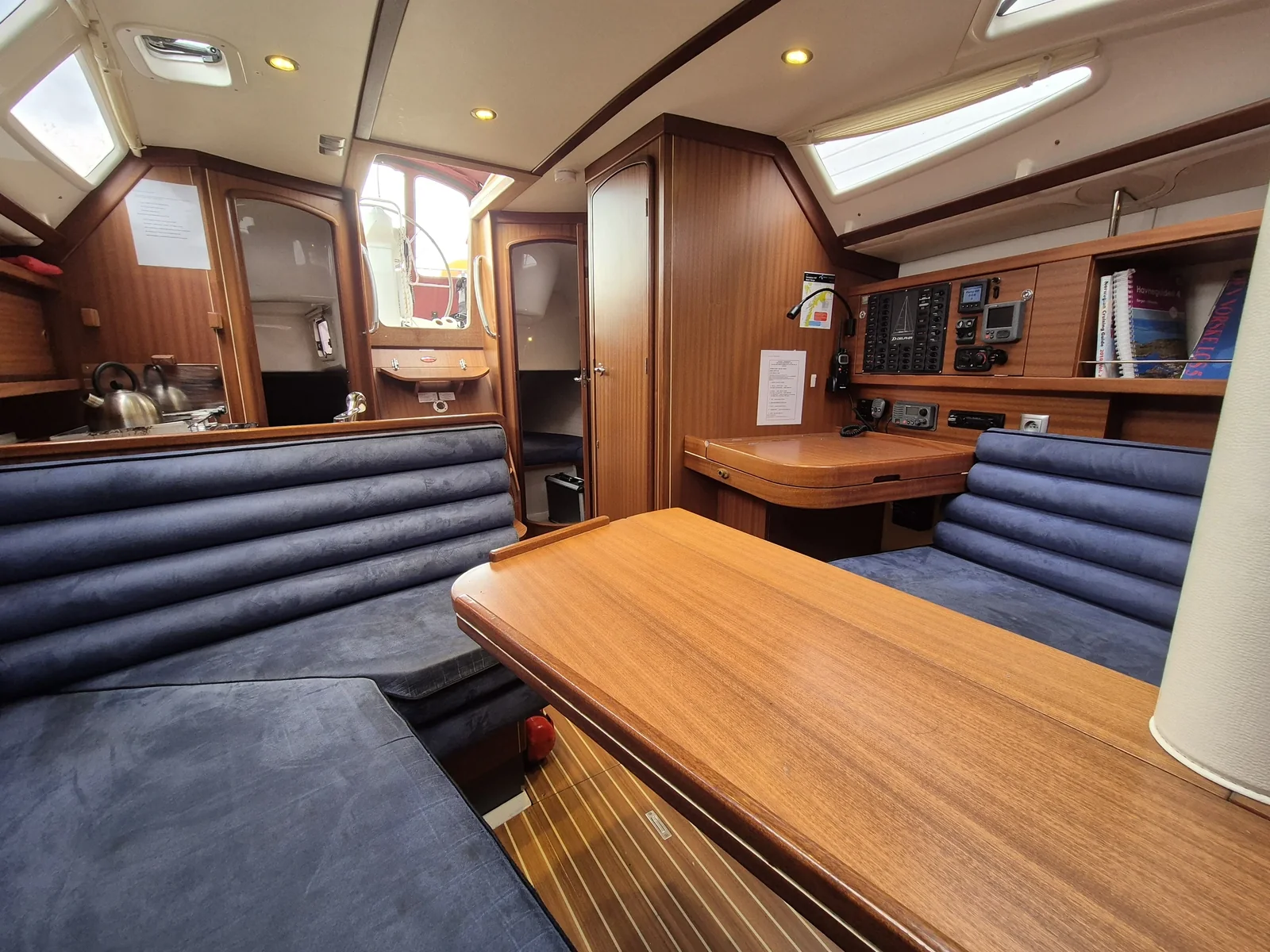 Yacht DELPHIA 37 - Arctic Vision