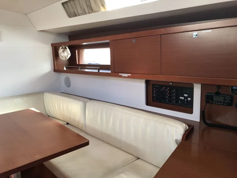 Yacht BENETEAU Oceanis 45 - Alboran XXXIV Nini
