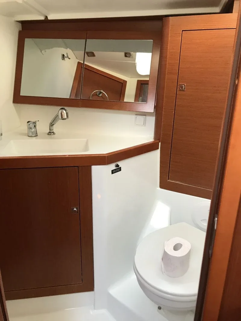 Yacht BENETEAU Oceanis 45 - Alboran XXXIV Nini - Foto 1