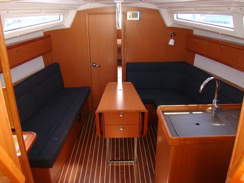 Yacht BAVARIA Cruiser 33 - Nova
