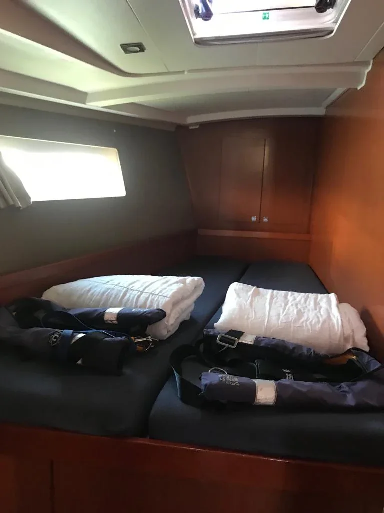 Yacht BENETEAU Oceanis 45 - Alboran Gin Fizz - Foto 1