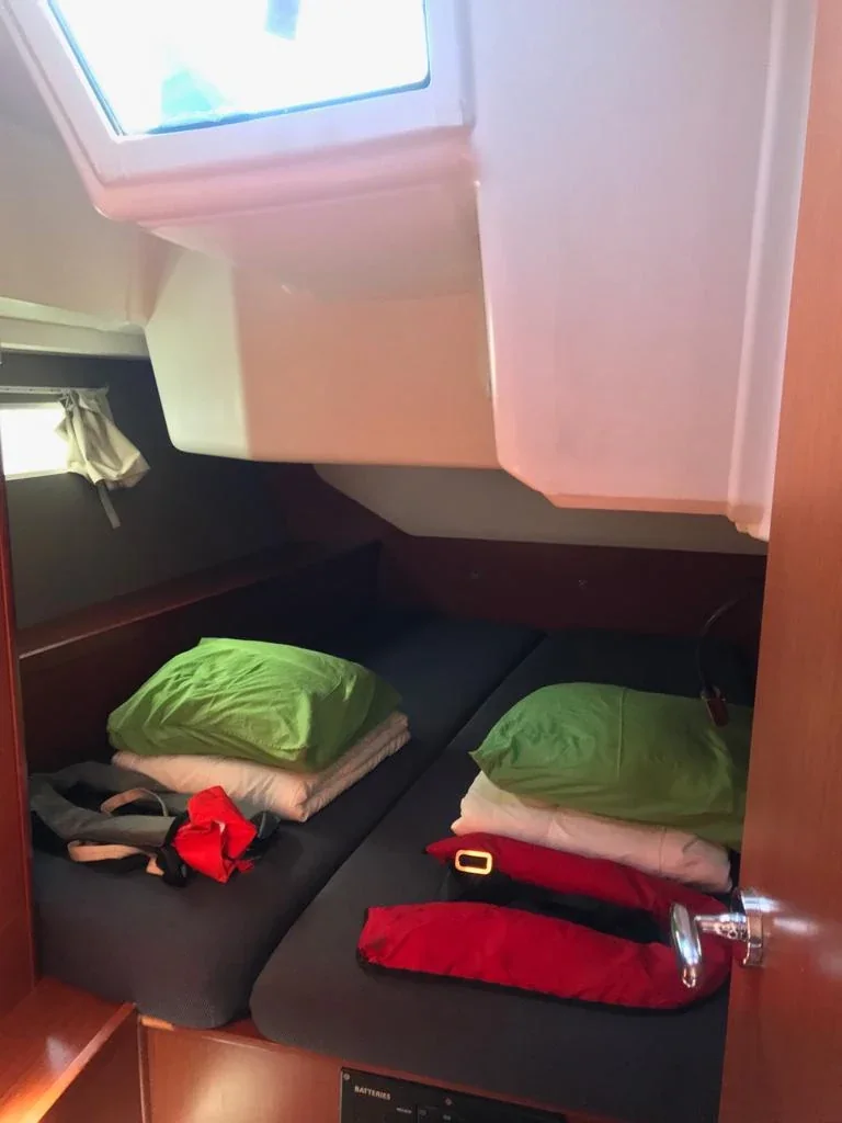 Yacht BENETEAU Oceanis 45 - Alboran Gin Fizz - Foto 1