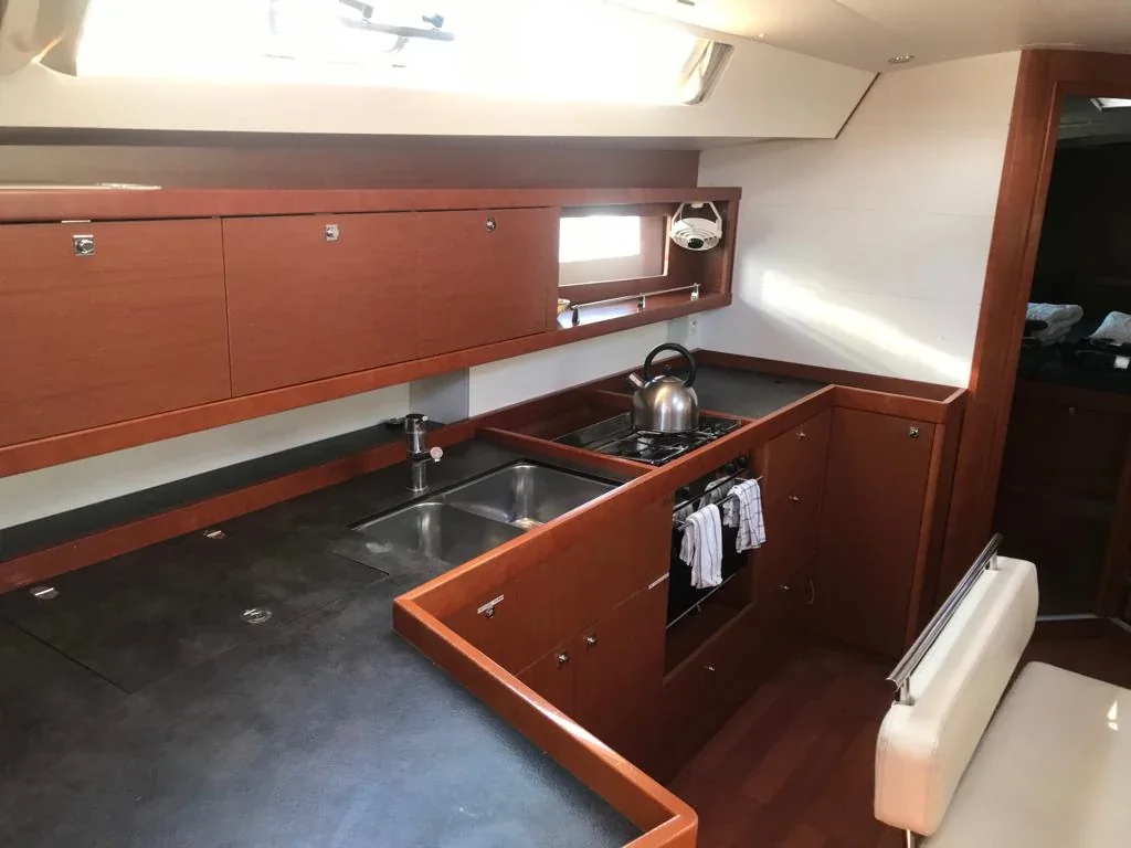 Yacht BENETEAU Oceanis 45 - Alboran Gin Fizz - Foto 1