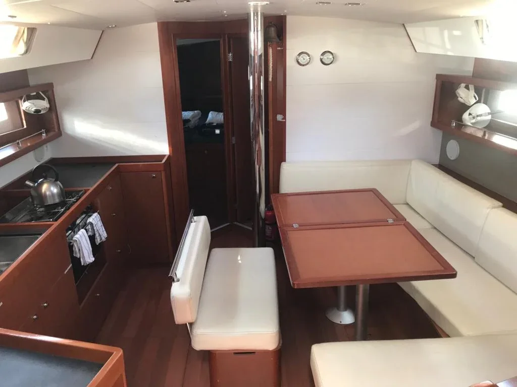 Yacht BENETEAU Oceanis 45 - Alboran Gin Fizz - Foto 1