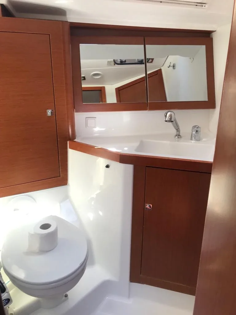 Yacht BENETEAU Oceanis 45 - Alboran Gin Fizz - Foto 1