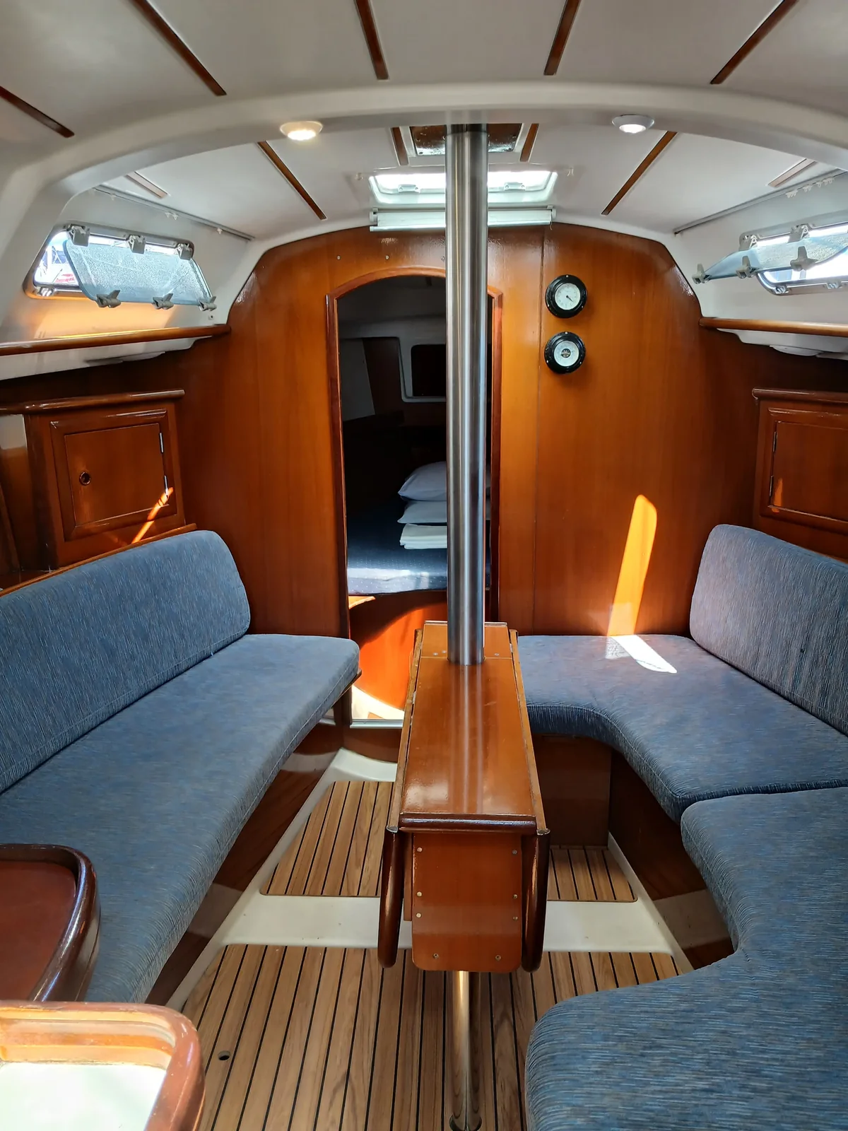 Yacht BENETEAU Oceanis 331 - Grdelin - Foto 1