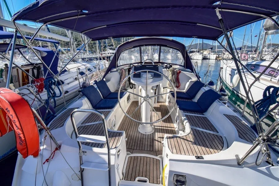 Yacht JEANNEAU Sun Odyssey 37 - Kacamak