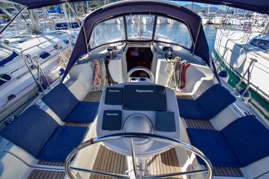 Yacht JEANNEAU Sun Odyssey 37 - Kacamak - Foto 1