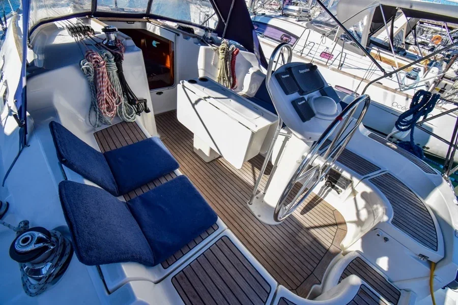 Yacht JEANNEAU Sun Odyssey 37 - Kacamak - Foto 1