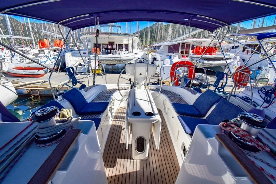 Yacht JEANNEAU Sun Odyssey 37 - Kacamak - Foto 1