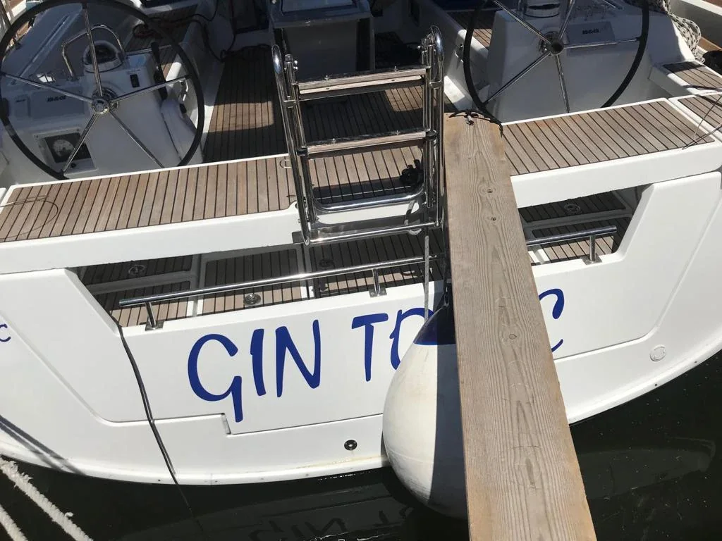 Yacht BENETEAU Oceanis 45 - Alboran Gin Tonic - Foto 1