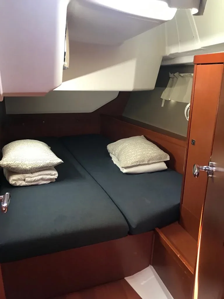 Yacht BENETEAU Oceanis 45 - Alboran Gin Tonic - Foto 1