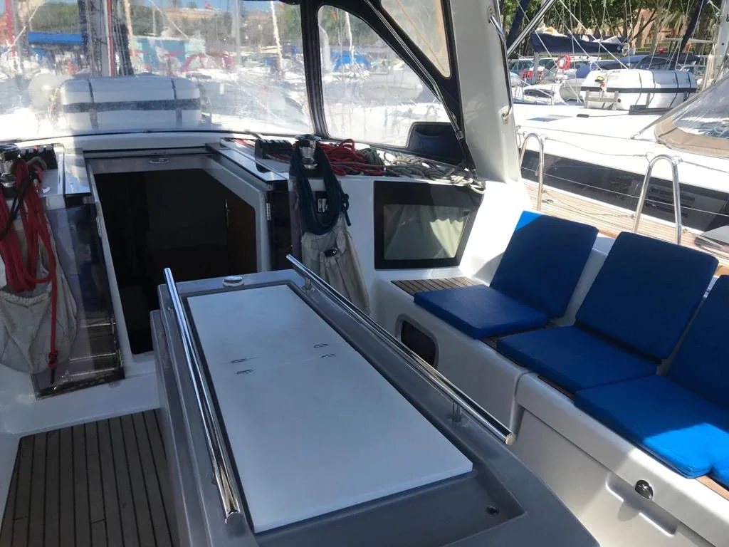 Yacht BENETEAU Oceanis 45 - Alboran Gin Tonic - Foto 1