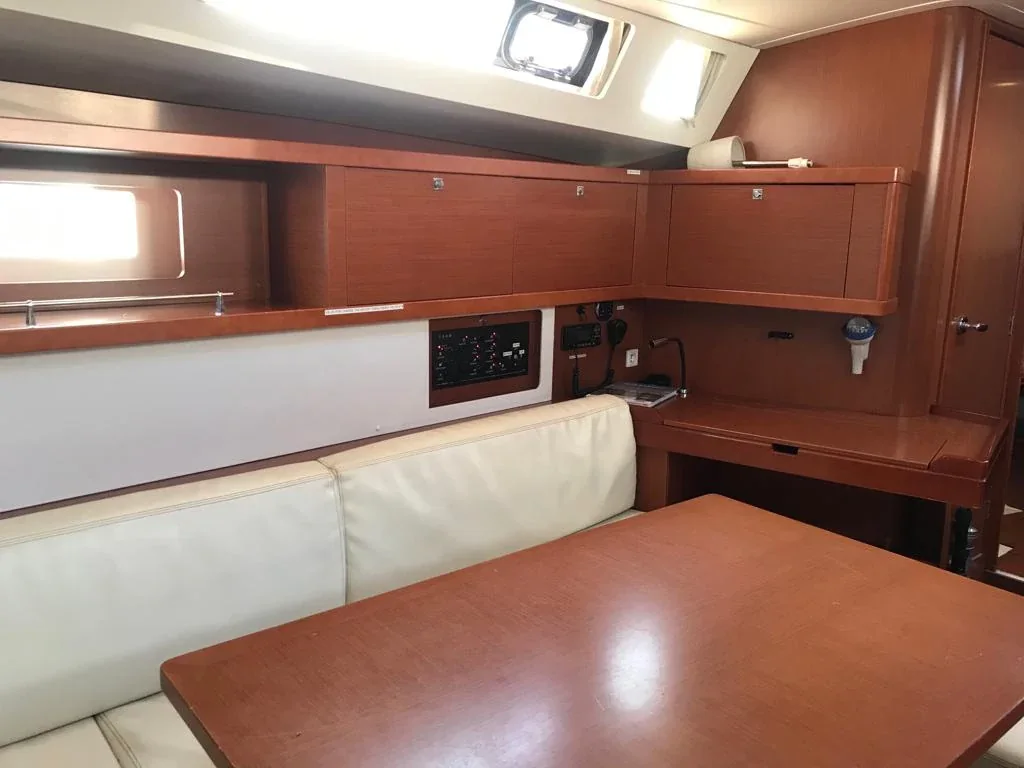 Yacht BENETEAU Oceanis 45 - Alboran Gin Tonic - Foto 1