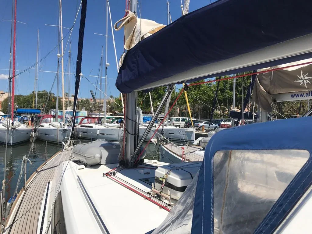 Yacht BENETEAU Oceanis 45 - Alboran Gin Tonic - Foto 1