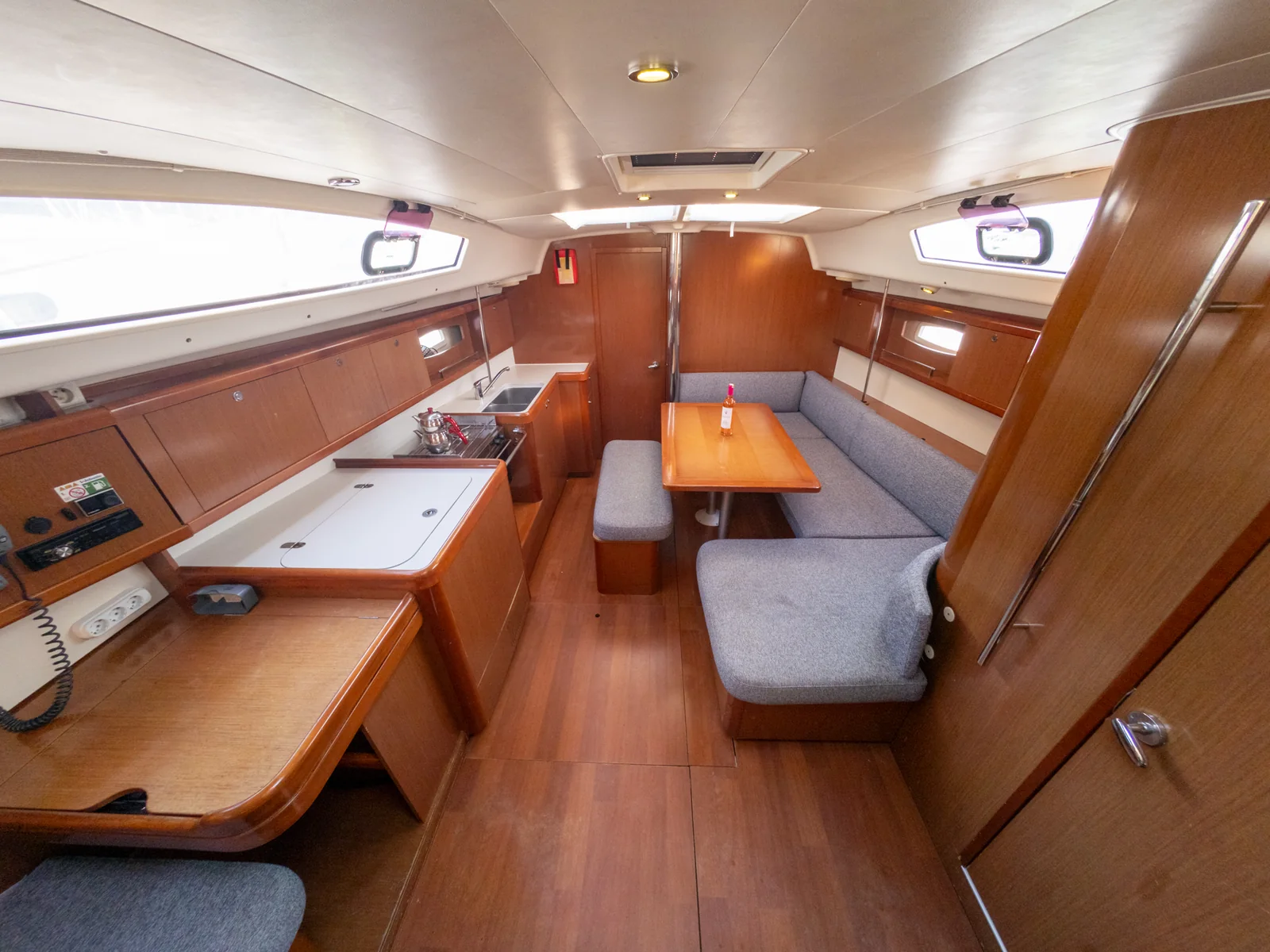 Yacht BENETEAU Oceanis 40 - Violet