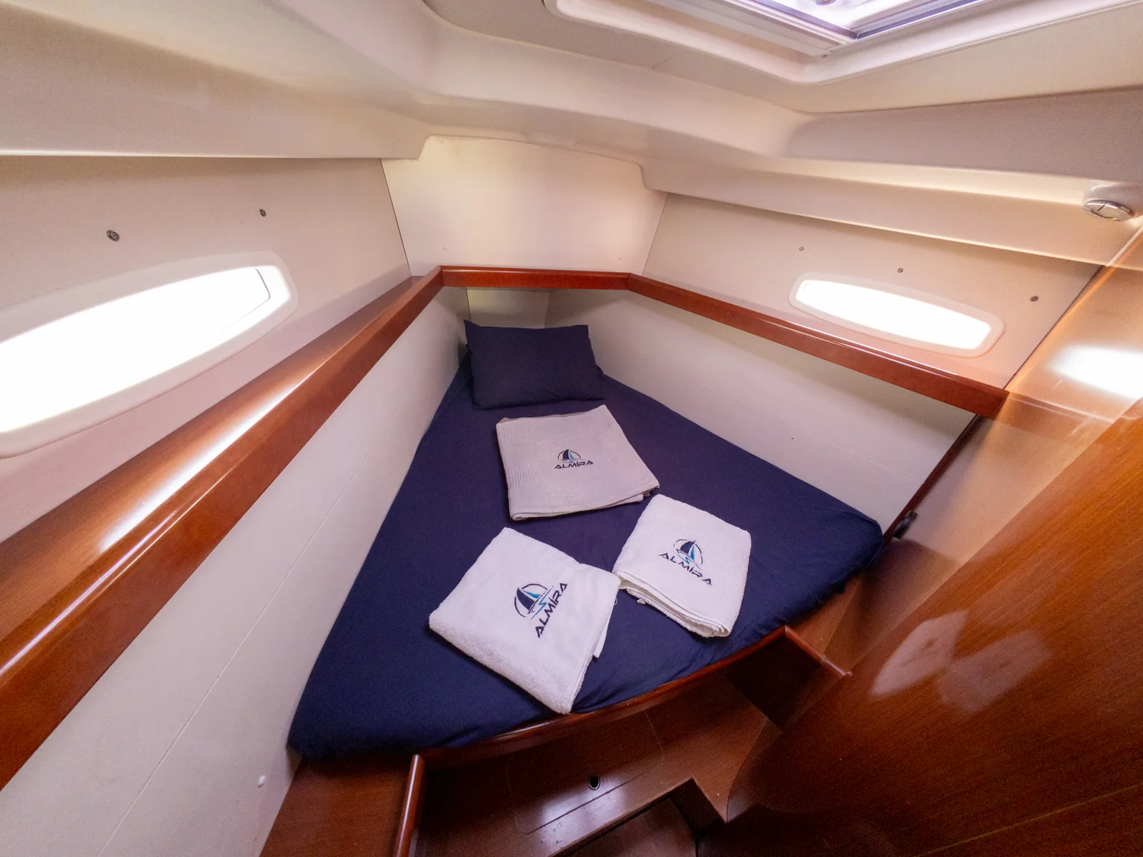 Yacht BENETEAU Oceanis 40 - Violet - Foto 1