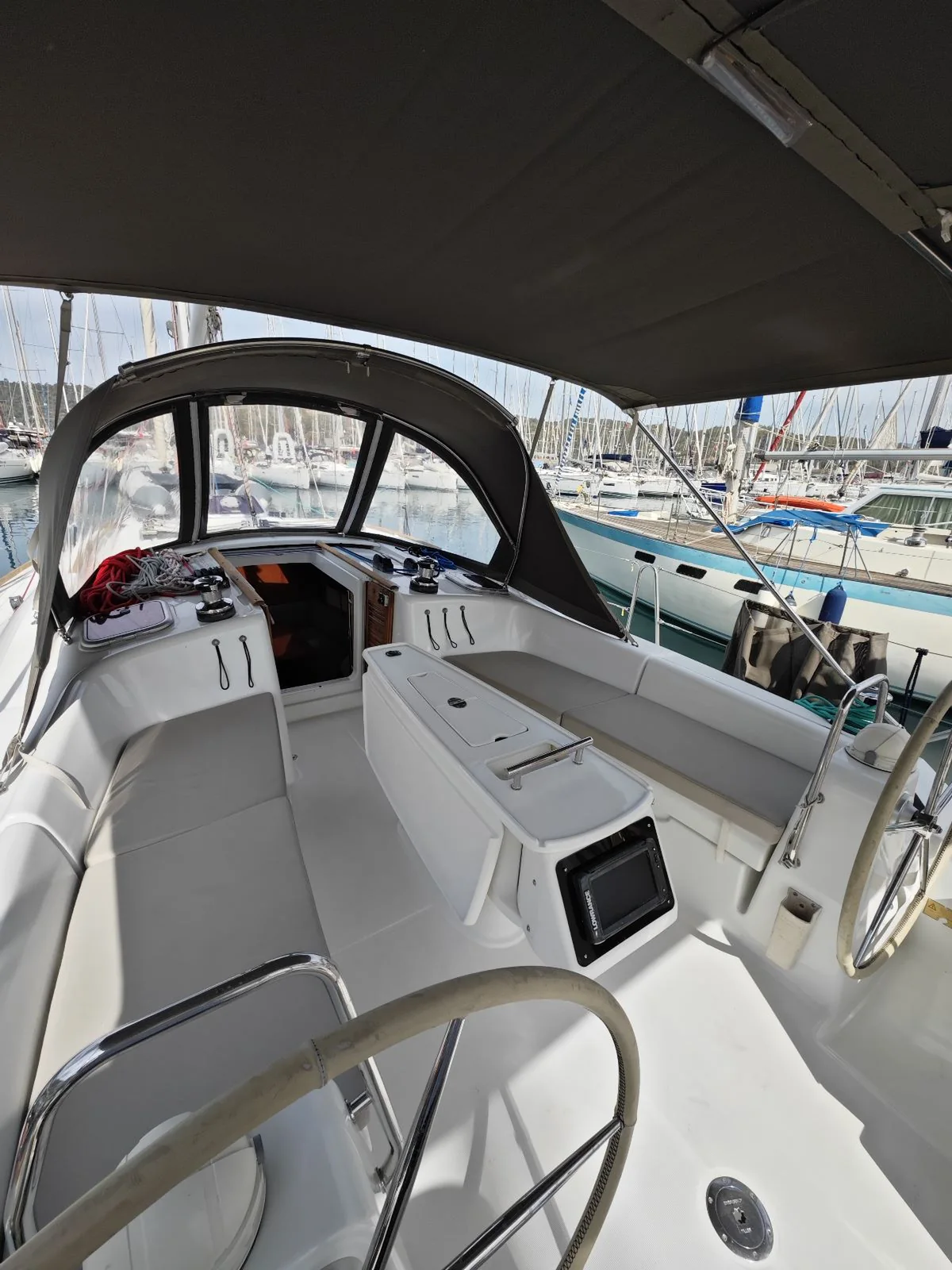 Yacht BENETEAU Oceanis 40 - Violet - Foto 13