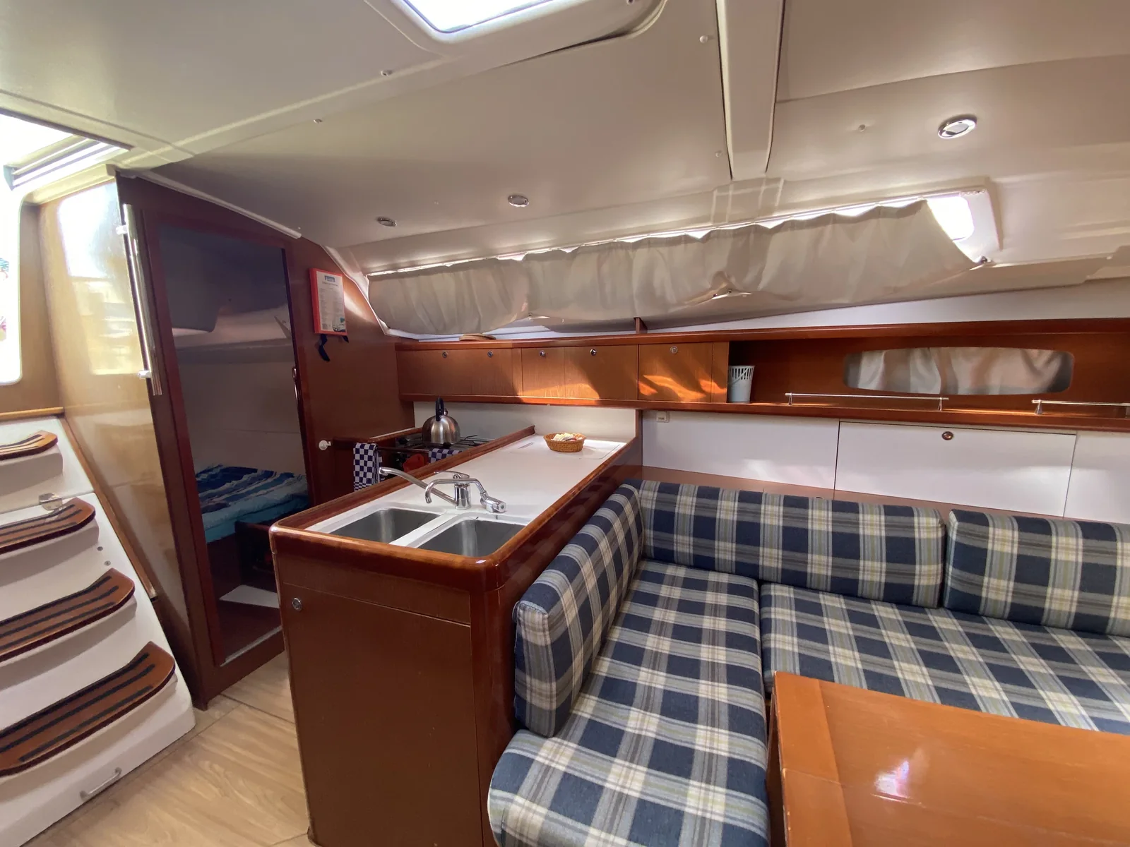 Yacht BENETEAU Oceanis 37 - Glen Rosa