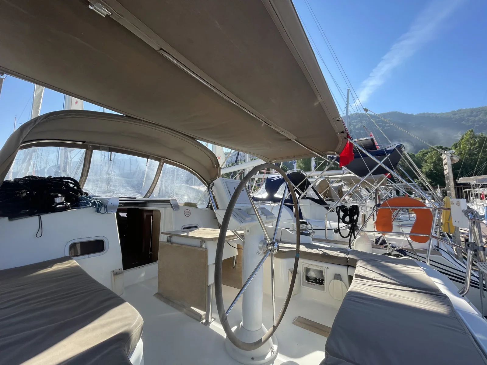 Yacht BENETEAU Oceanis 37 - Glen Rosa - Foto 1