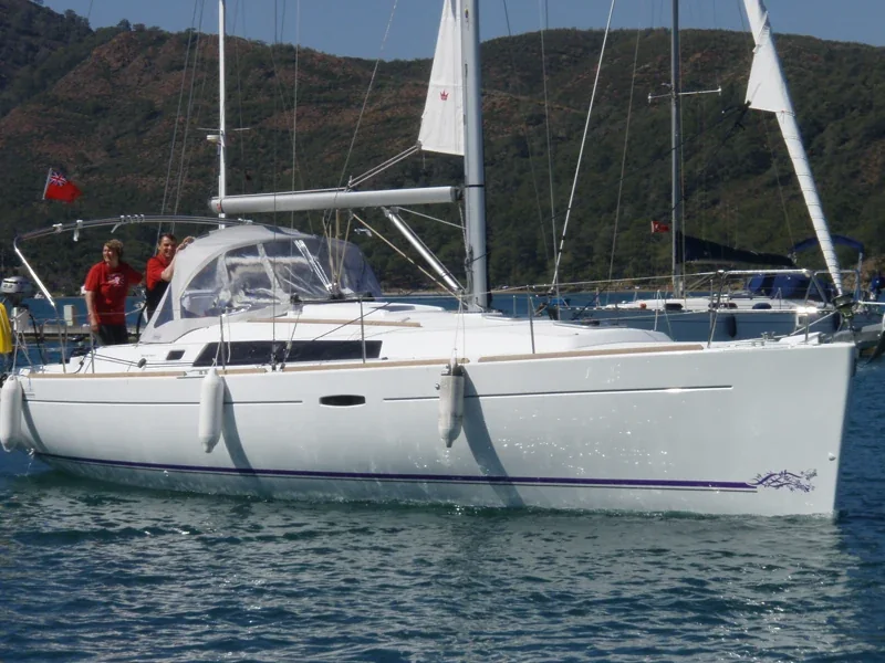 Yacht BENETEAU Oceanis 37 - Glen Rosa - Foto 1
