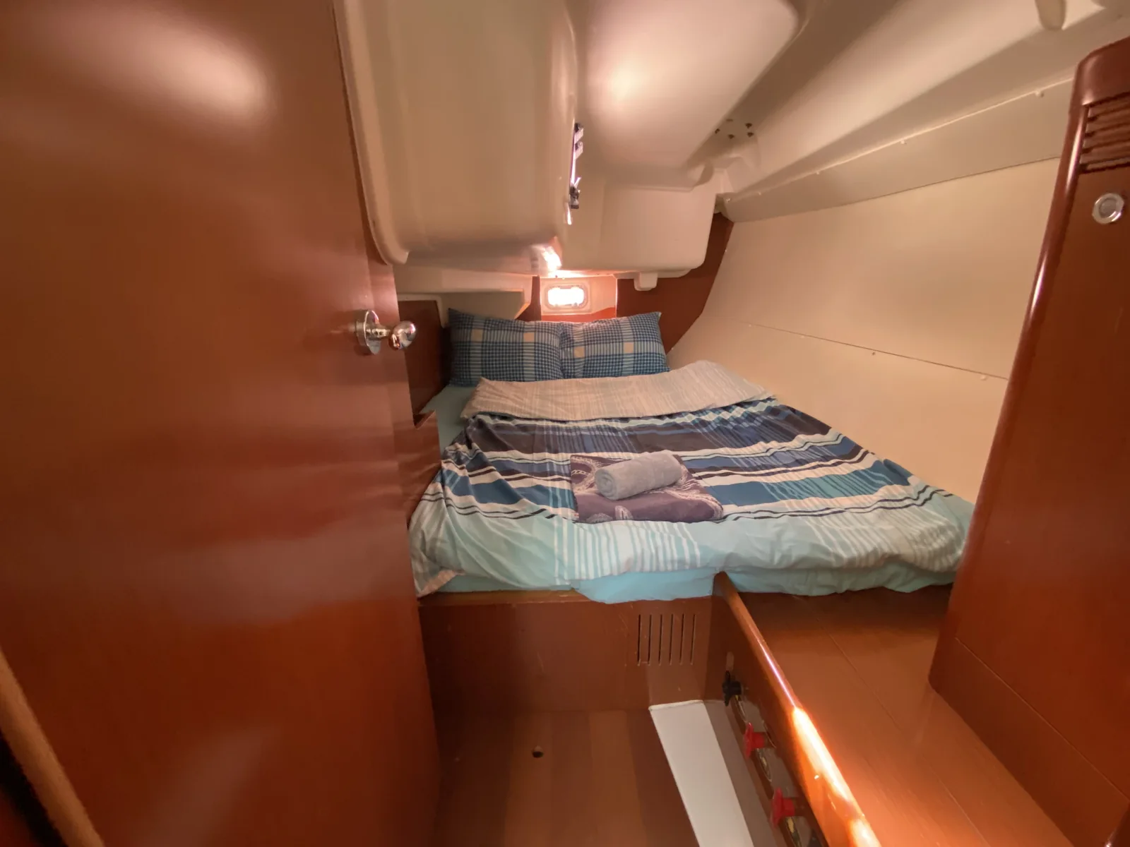 Yacht BENETEAU Oceanis 37 - Glen Rosa - Foto 1