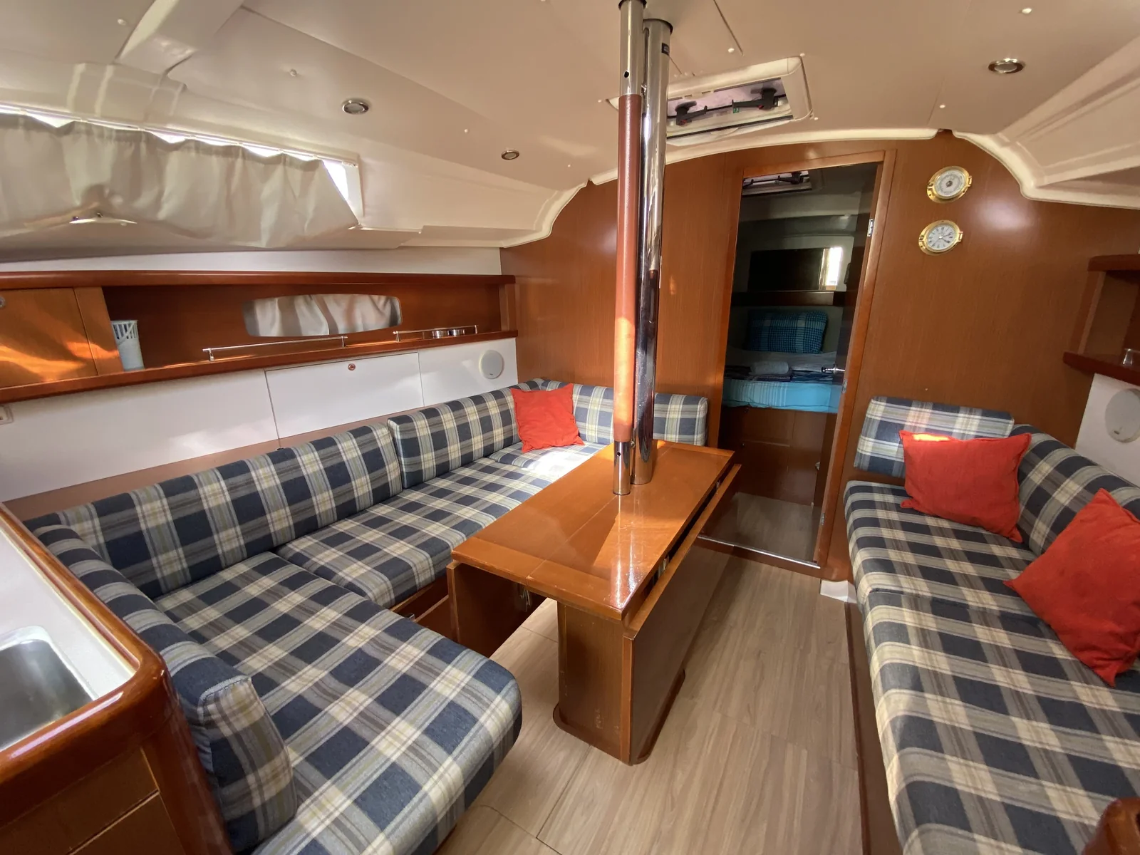 Yacht BENETEAU Oceanis 37 - Glen Rosa - Foto 1