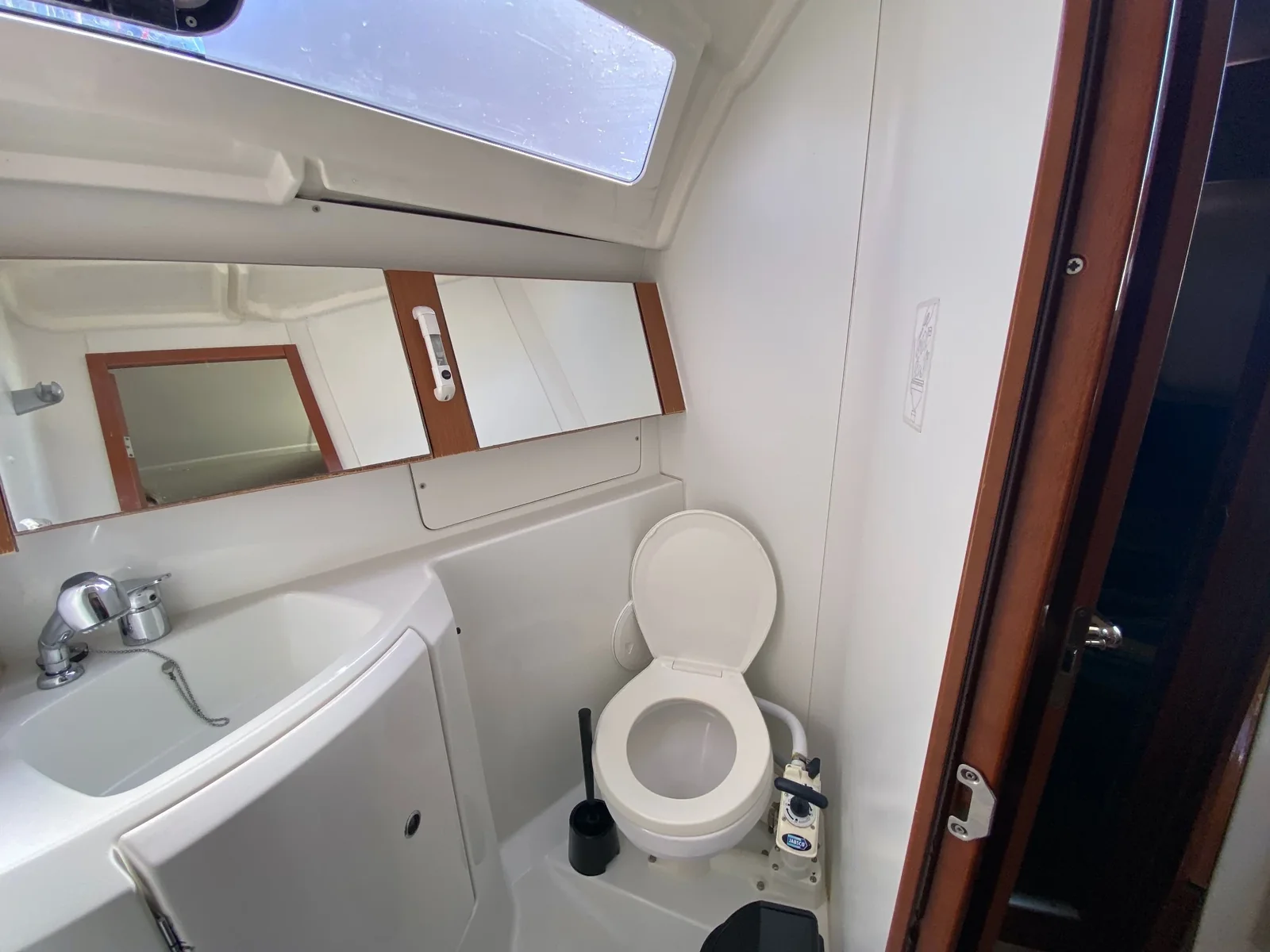 Yacht BENETEAU Oceanis 37 - Glen Rosa - Foto 1