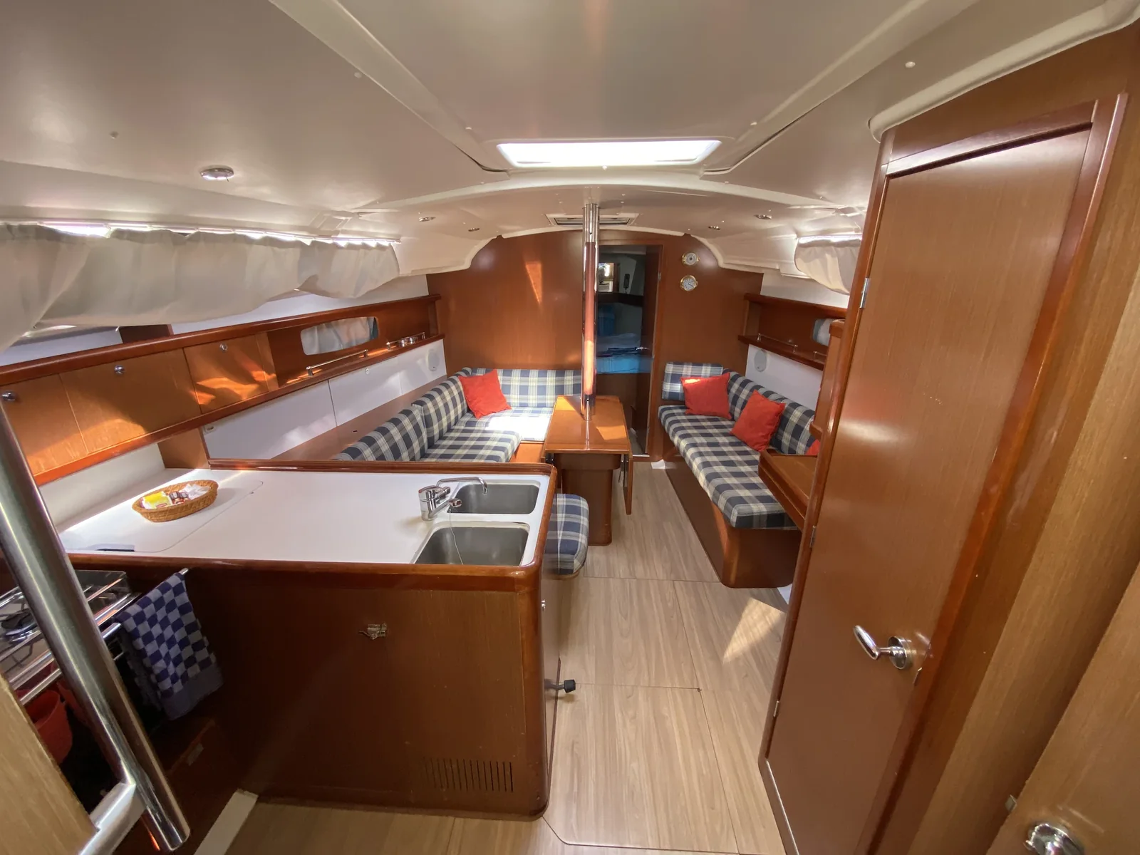 Yacht BENETEAU Oceanis 37 - Glen Rosa - Foto 1