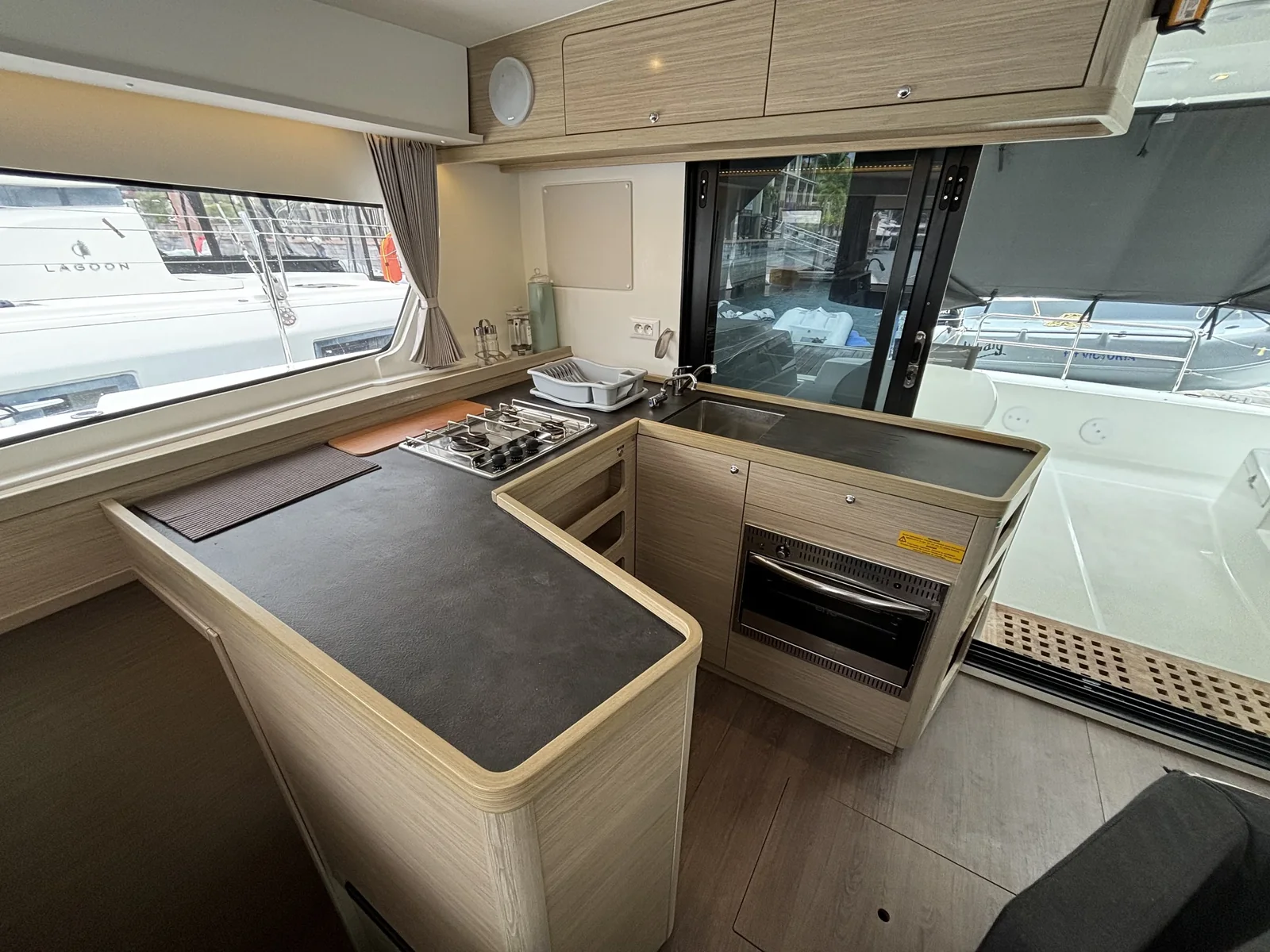 Yacht LAGOON 42 - Victoria