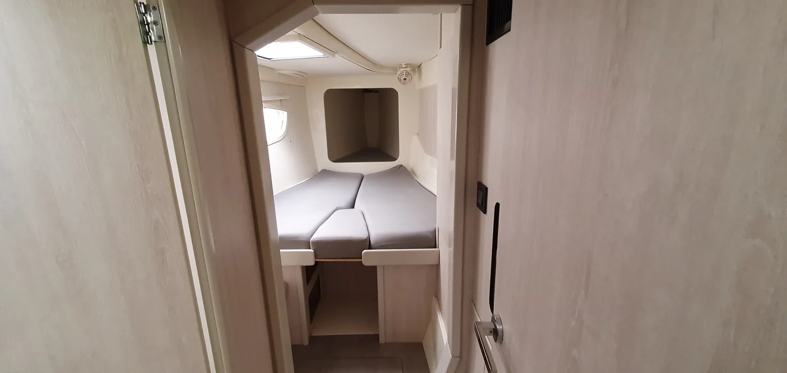 Yacht ROBERTSON AND CAINE Leopard 44 - La Luna - Foto 1