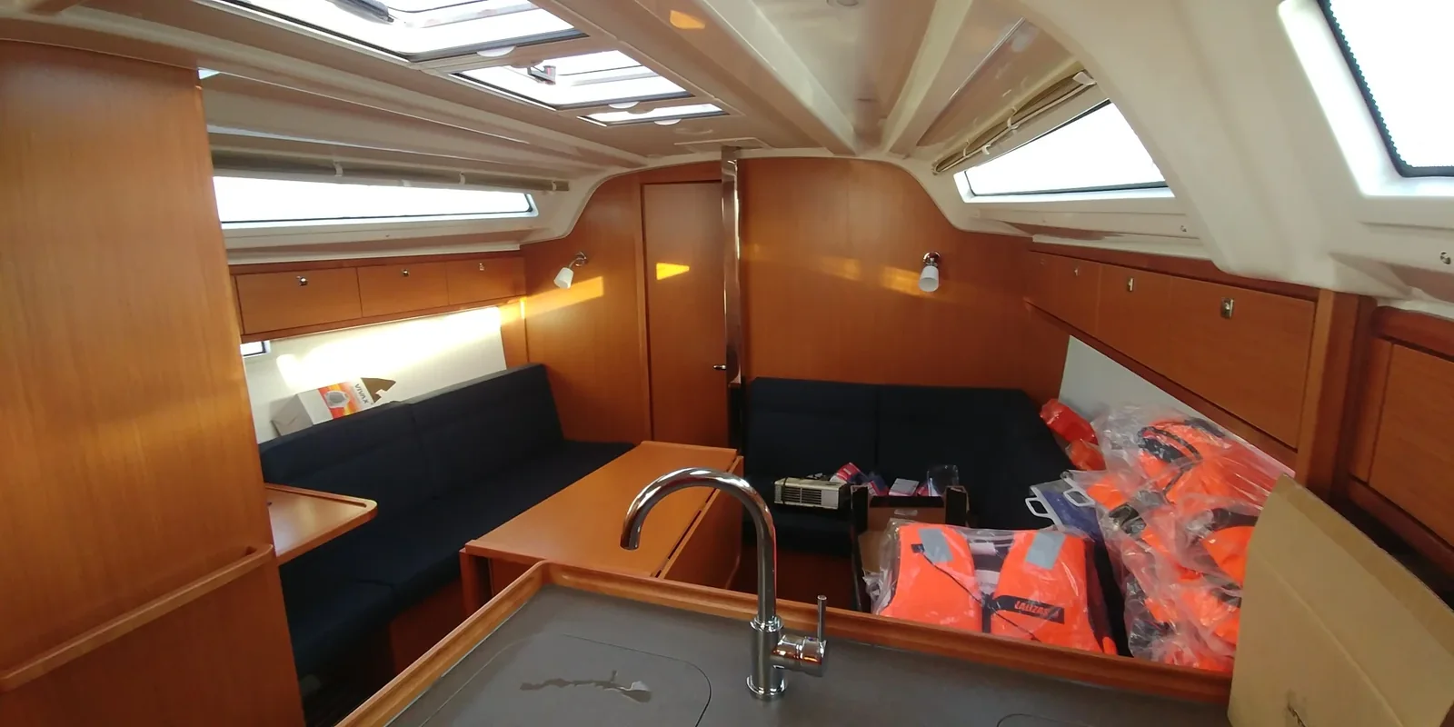 Yacht BAVARIA Cruiser 37 - Alegria