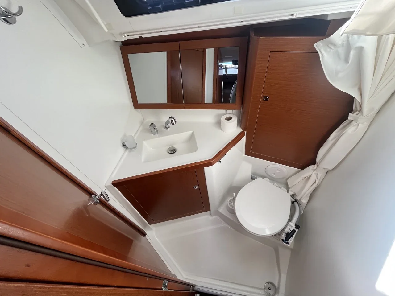 Yacht BENETEAU Oceanis 45 - Vesna - Foto 1