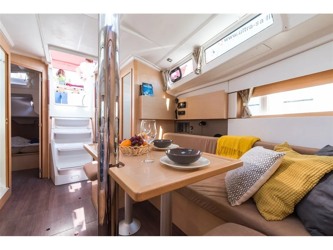 Yacht BENETEAU Oceanis 38 - Rusalka - Foto 1