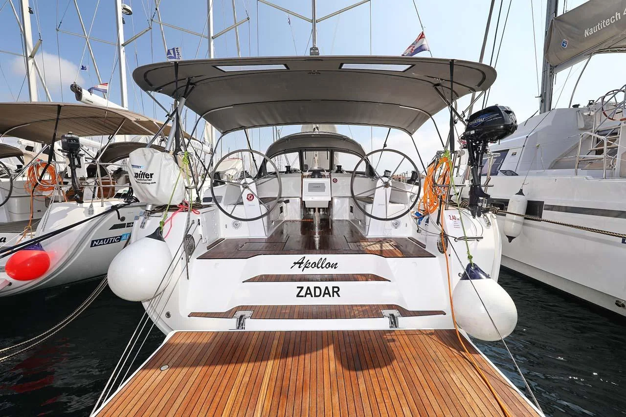 Apollon - Main 1