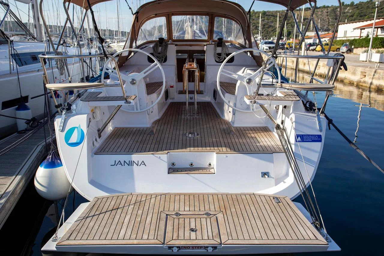 Janina - Main 1