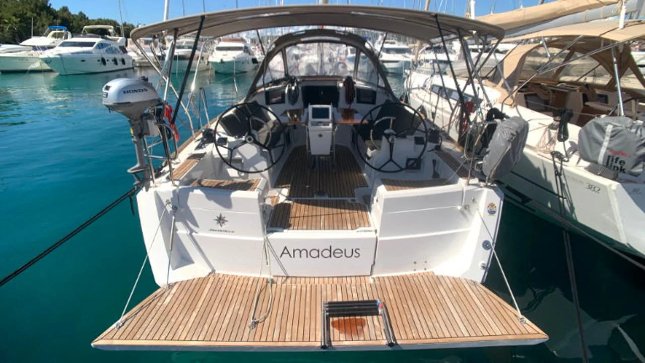 Amadeus - Main 1