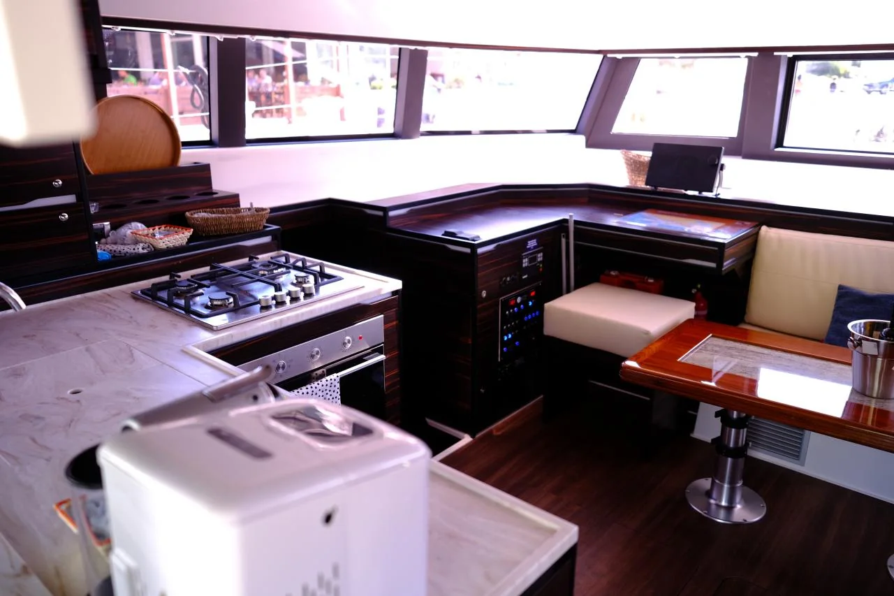 Abuzz - Gallery 10