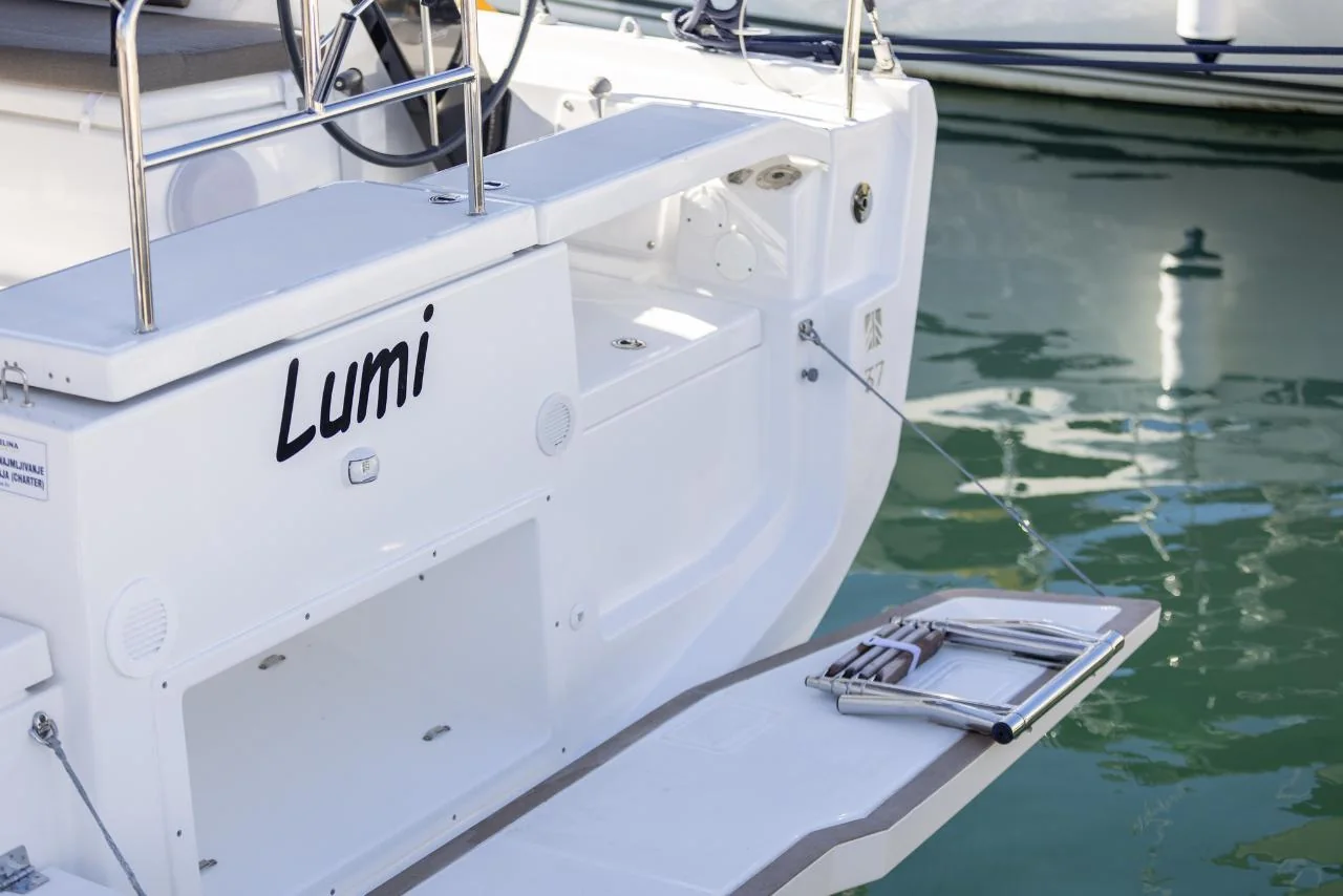 Lumi - Gallery 42