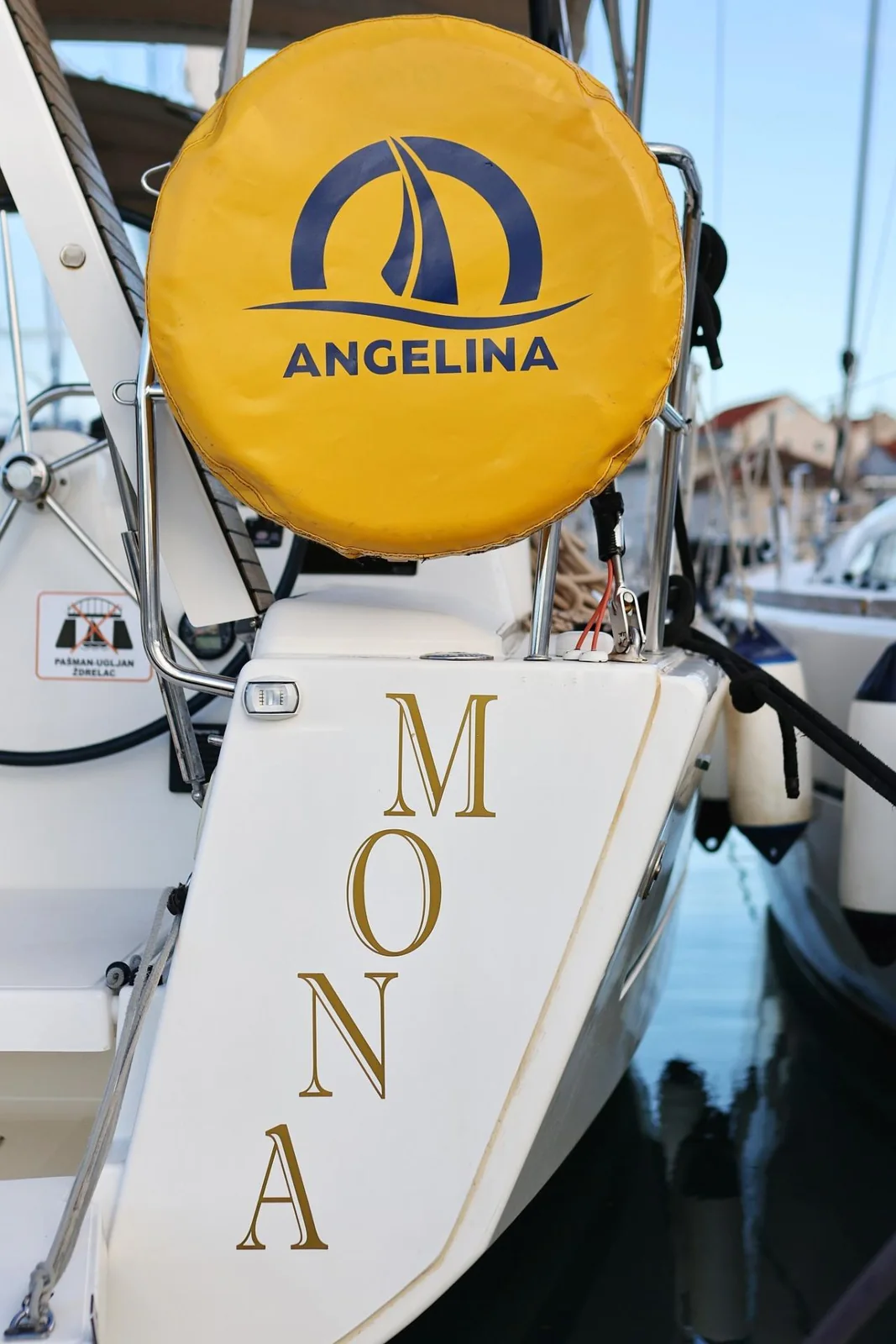 Mona - Gallery 42
