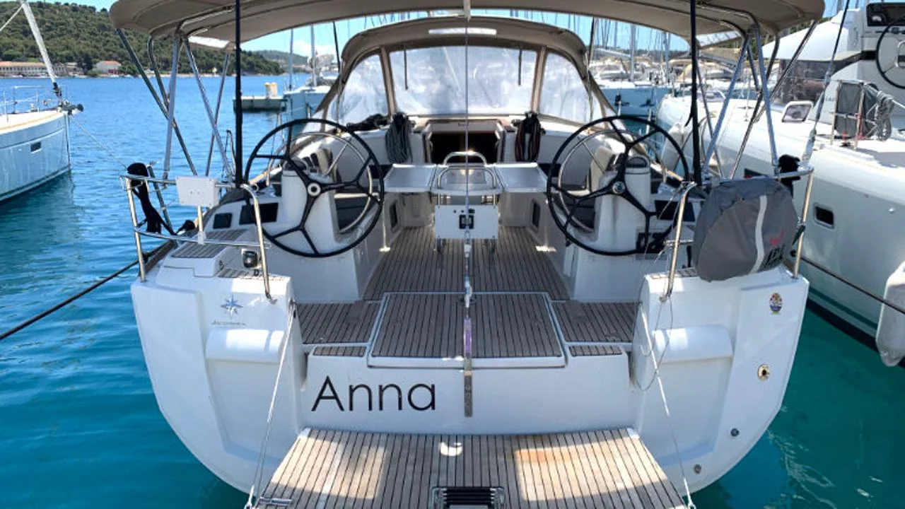 Anna - Main 1