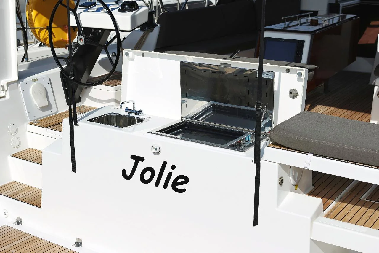 Jolie - Gallery 49
