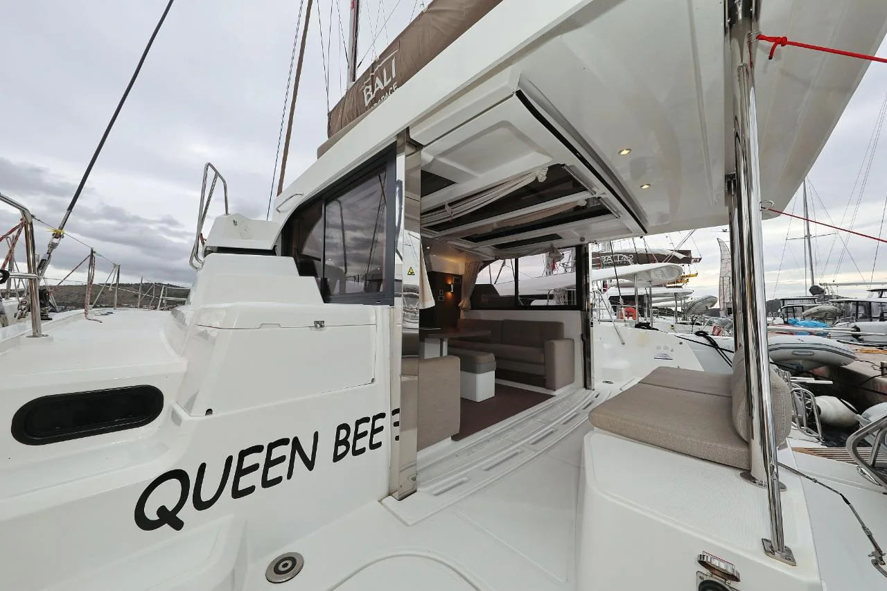 Queen Bee - Gallery 3