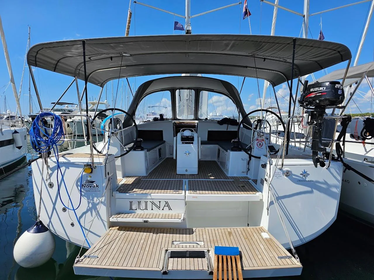 Luna - Main 1