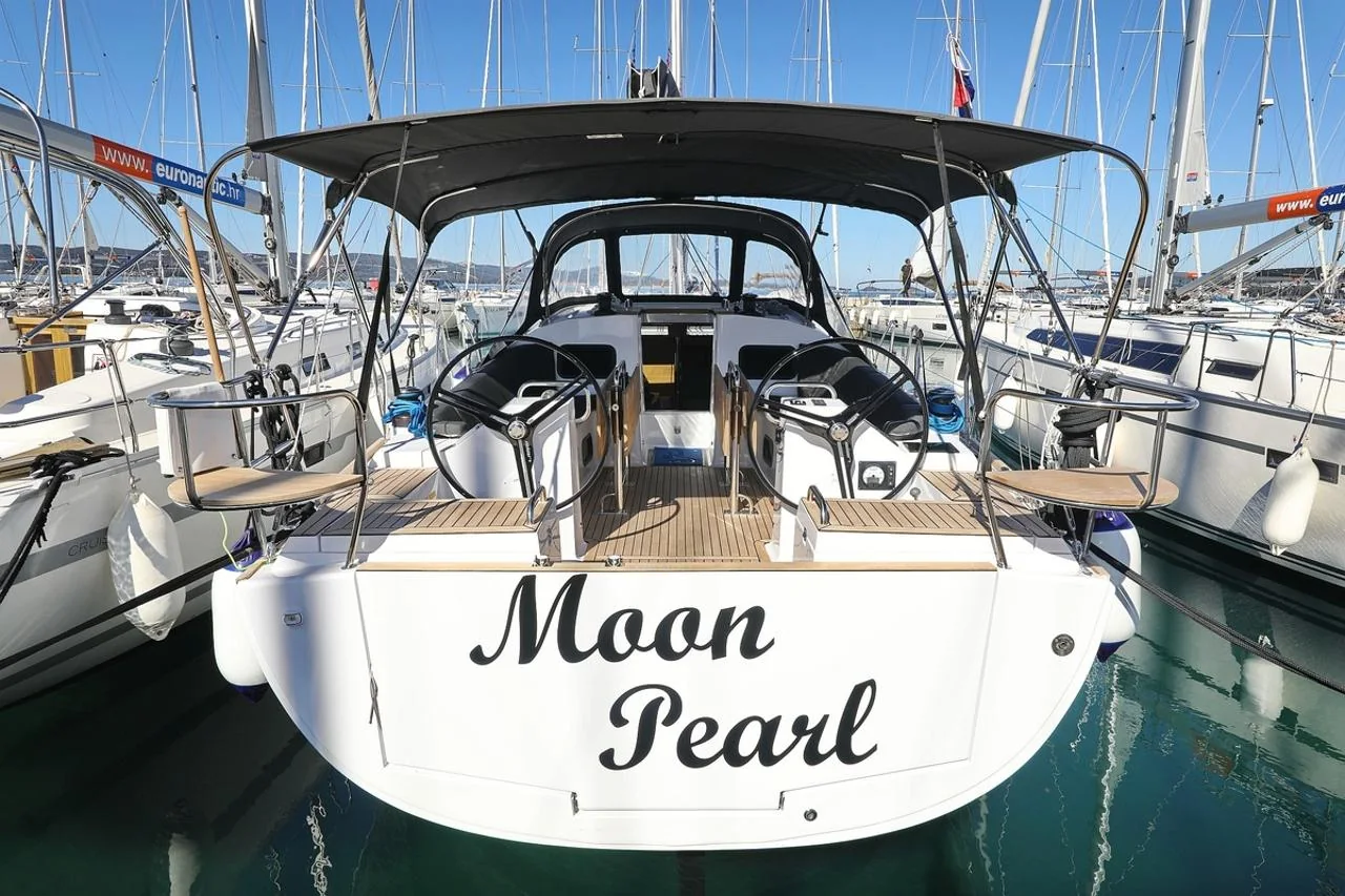 Moon Pearl - Main 1