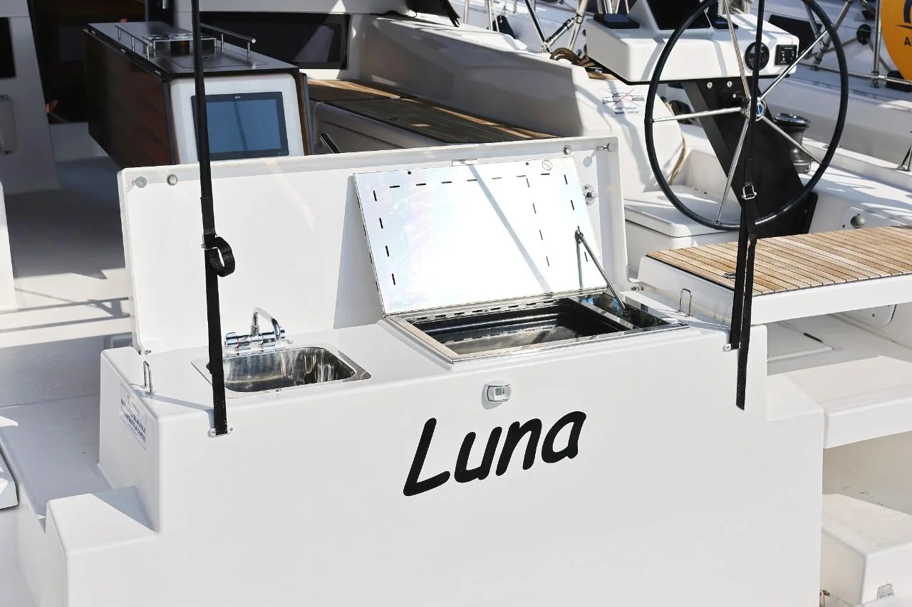 Luna - Gallery 44