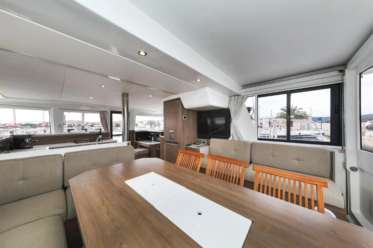 Holiday Inn - Gallery 8