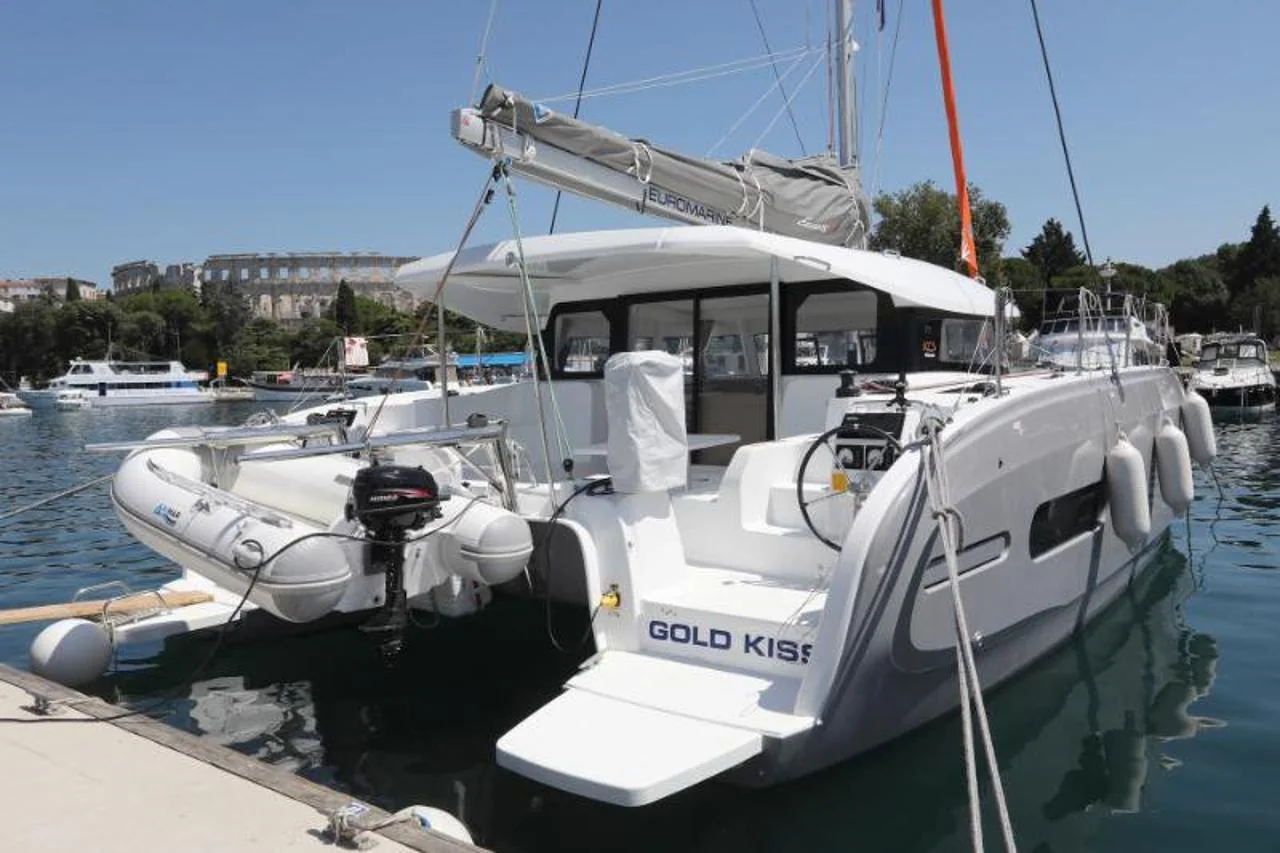 Gold Kiss - Main 1
