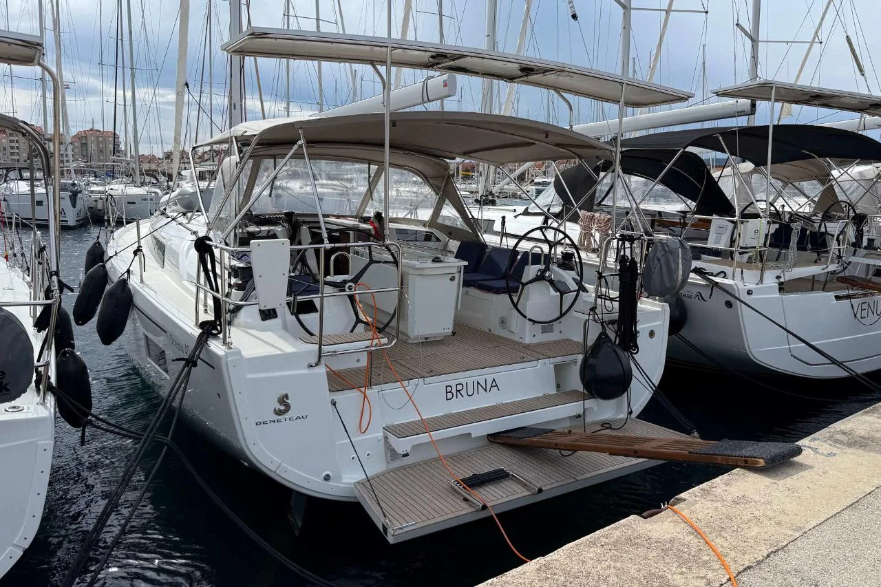 Bruna - Main 1